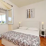 Сasa de vacaciones Neda-three Bedroom With Terrace And Sea View