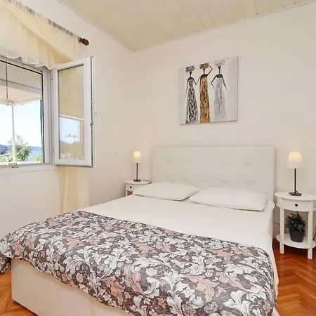 Hébergement de vacances Neda-three Bedroom With Terrace And Sea View